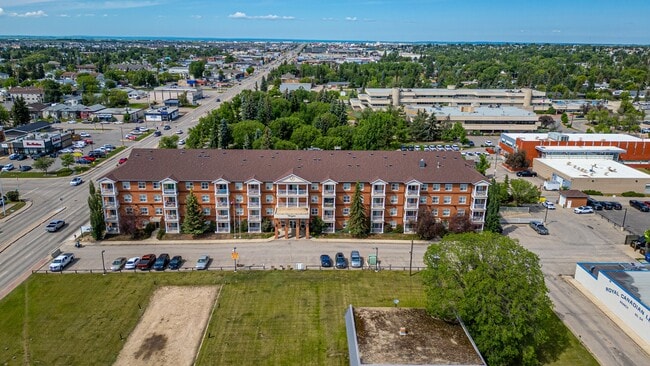 Building Photo - 9914-9101 101 Ave Unit 101