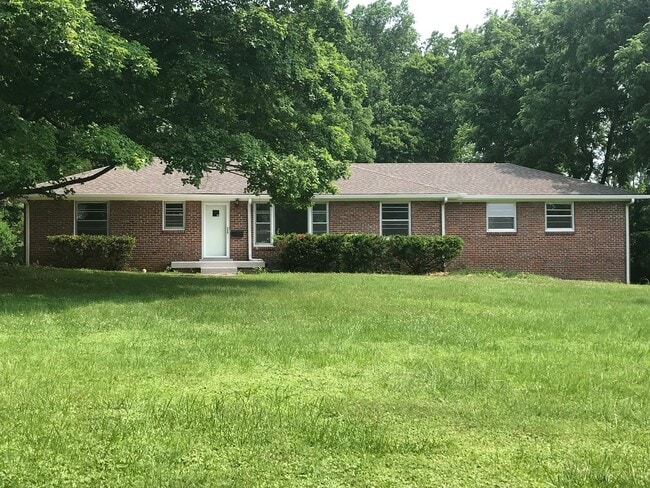 Photo - 3 Bedroom Pet Friendly Home For Rent!
