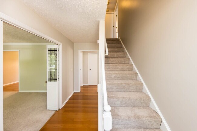 Photo - 8047 Simfield Rd