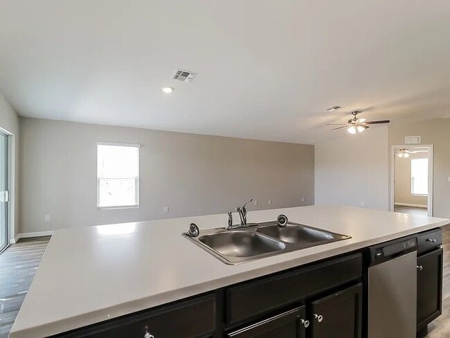 Photo - 19457 Villanova Ave Unit 402