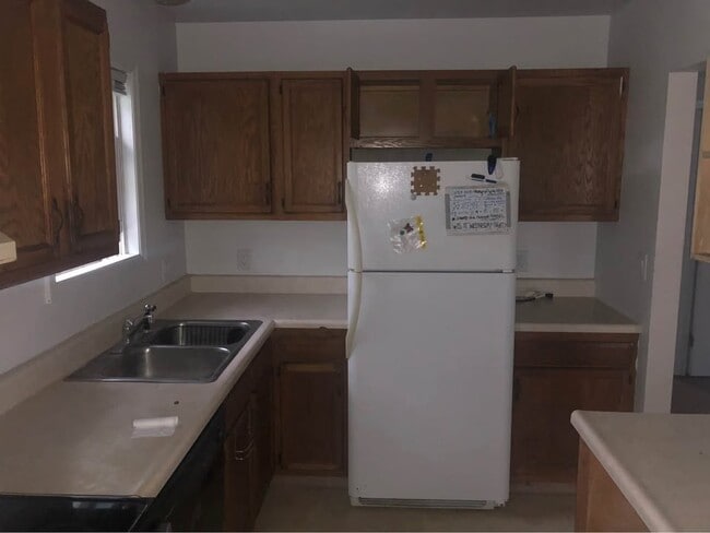 Photo - 406 Hillview Pl