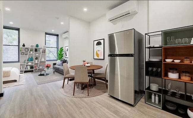 Photo - 439 W 46th St Unidad 4D