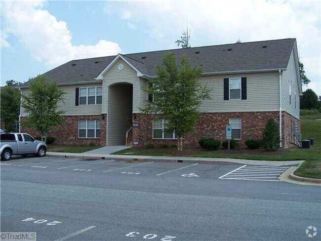 Building Photo - Two bedroom, two bathroom minutes from dow... Rental