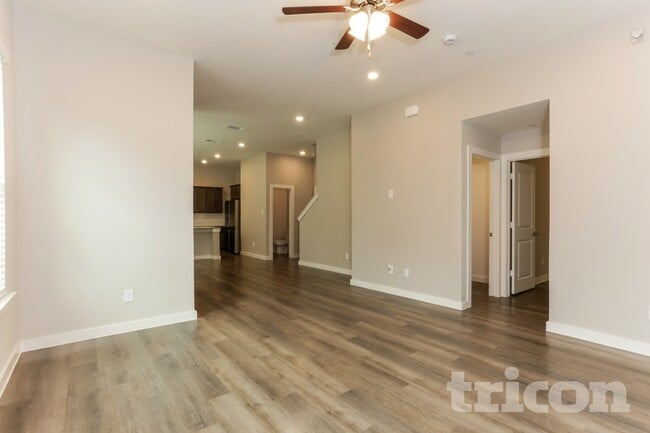 Photo - 1029 Fallgate Dr