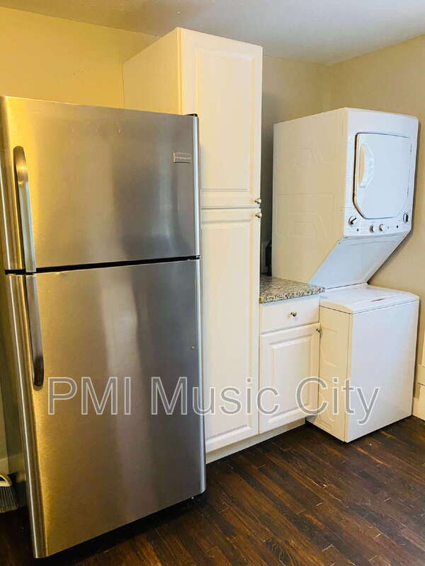 Photo - 215 Robinwood Ave