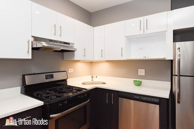 Photo - 625 W Cornelia Ave Unit A09C