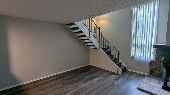 819 Kerns Dr NE Unit A (Loft)