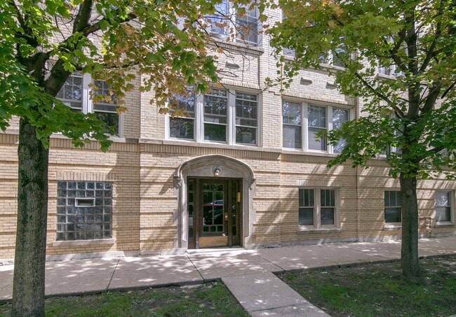 Building Photo - 3537 N Troy St Unit 1