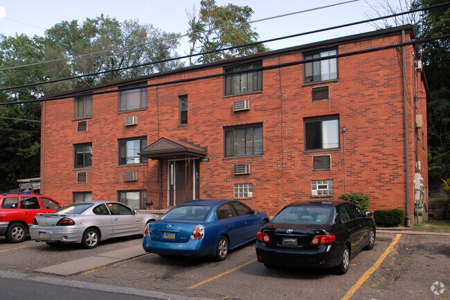 Photo - Churchill/Melvin Court Apartments