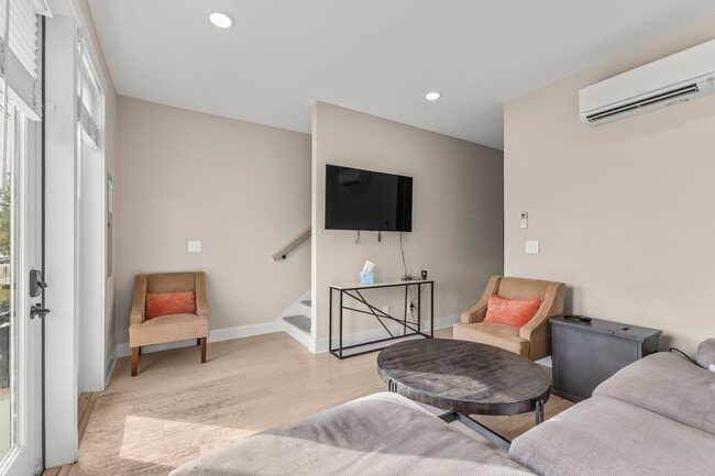 Photo - South Broad St Townhome, Walk to the Riverwalk!