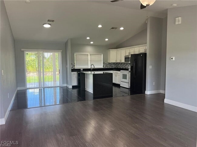 Photo - 2910 25th St W