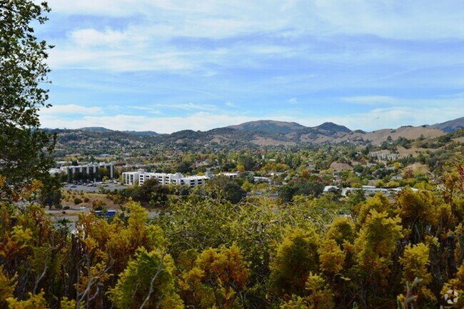 Building Photo - Updated Two Bedroom Condo with Views of th... Unit 30