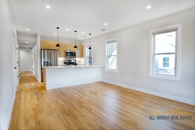 Photo - 9 Wenham St Unit 3