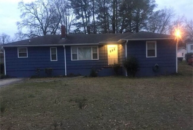 Building Photo - 653 Camp Cir