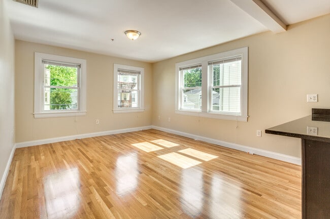 51 Colonial Ave