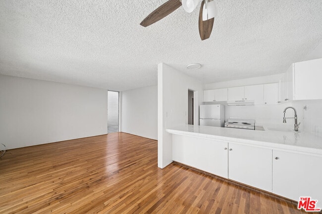Photo - 7545 Hampton Ave Unidad 108
