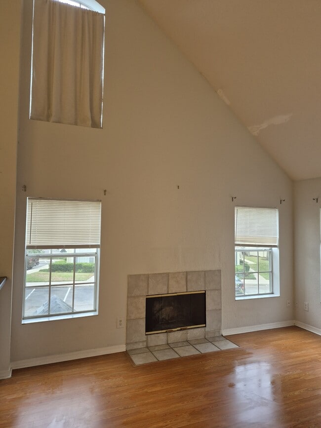 Photo - 13700 Richmond Park Dr N