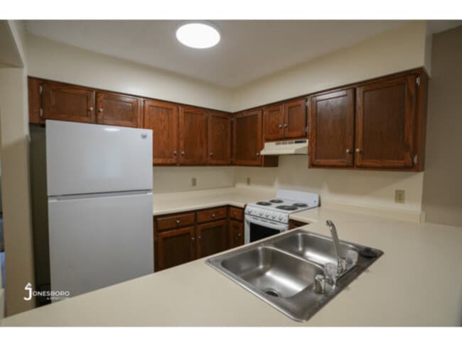 Photo - Lakewood Apartments: Premium location