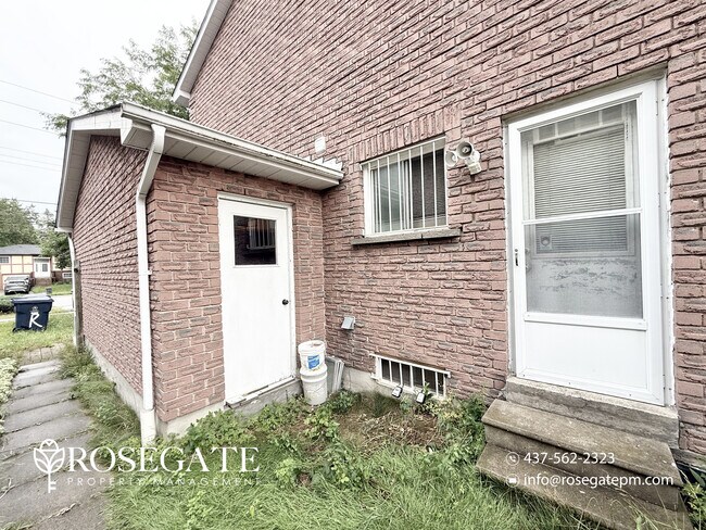 Photo - Pet-Friendly 3-Bedroom Basement Apartment with Parking – Scarborough Unité 2