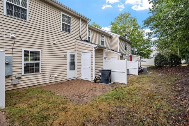 Photo - 446 Saint John Dr