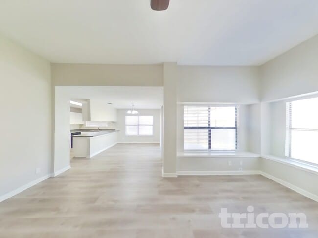 Photo - 7927 Wayside Trail