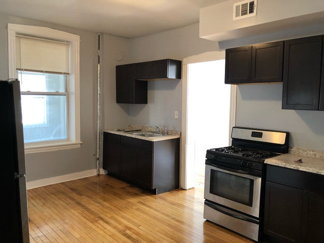 Photo - 1714 W 46th St