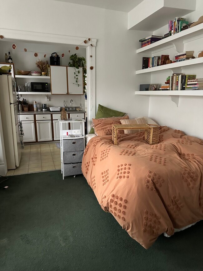 Photo - 723 Lawrence St