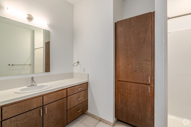 3BR, 2BA - 1228SF - Primary Bathroom