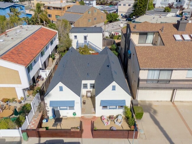 Photo - Life is Better at the Beach! 1+1 Upstairs Cottage Unit 2053 Pierpont Blvd  C