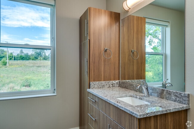 2 BR, 2 BA - 1,298SF