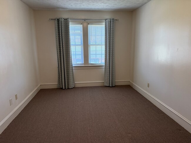 Photo - 122 E Main St