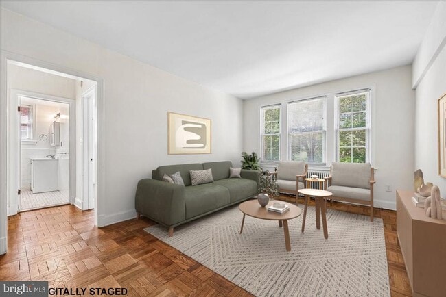 4481 MacArthur Blvd NW Unit 204