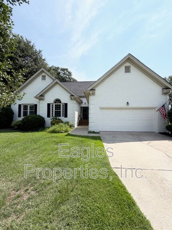 Building Photo - 210-1 Creekside Dr
