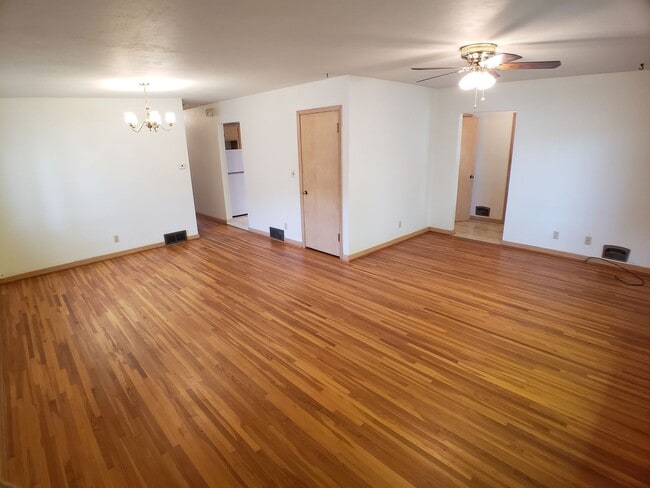 3+ Bedroom 2 Bath Single Family House in O... - 3+ Bedroom 2 Bath Single Family House in O...