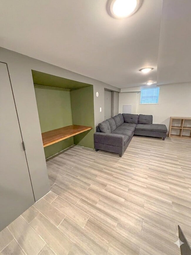 Photo - 221 Jane St Unit 1
