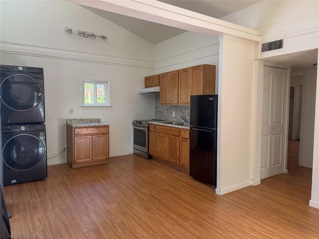 Photo - 1505 Robert Weaver Ave