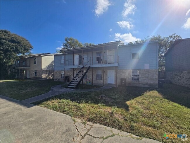 Building Photo - 2004 Cedarhill Dr Rental