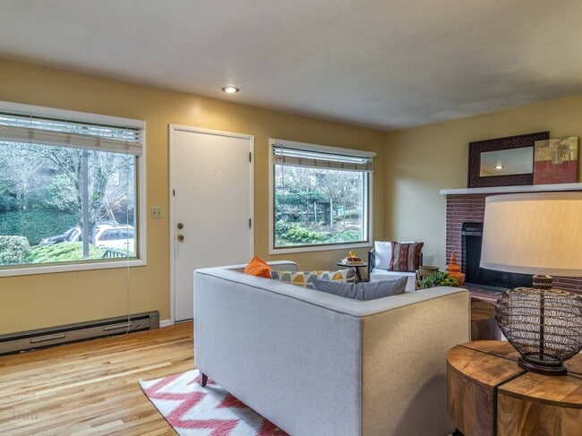 Sala de estar - 2741 SE 32nd Ave