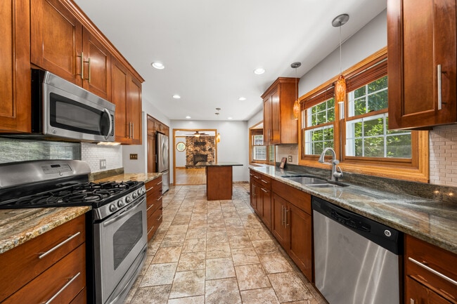 Photo - 104 S Knollwood Dr