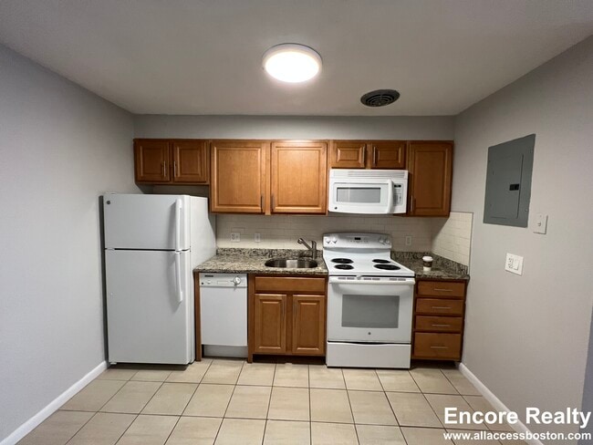 Building Photo - 109 Babcock St Unit 222-1D