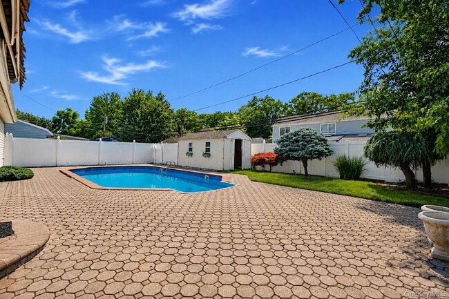 12 Cable Ln