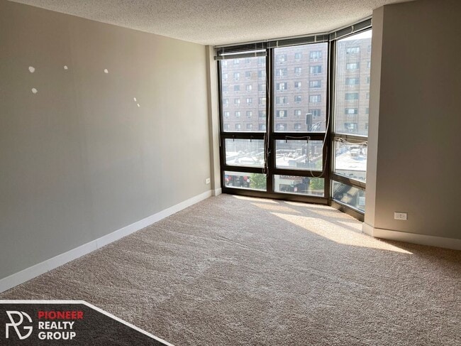 Building Photo - 2555 N Clark St Unit 301