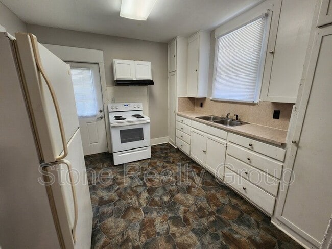 Photo - 662 Oak St