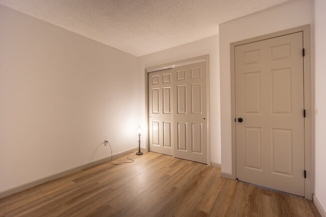 Photo - 404 Chelsea Cv S