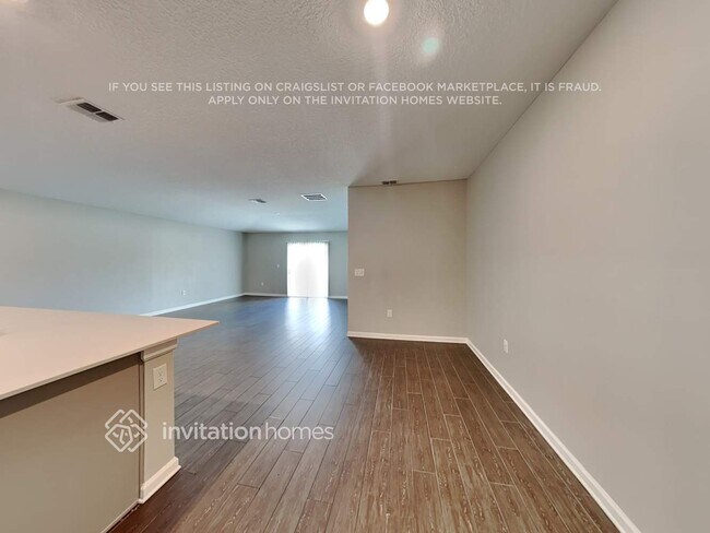 Photo - 936 Caitlin Loop