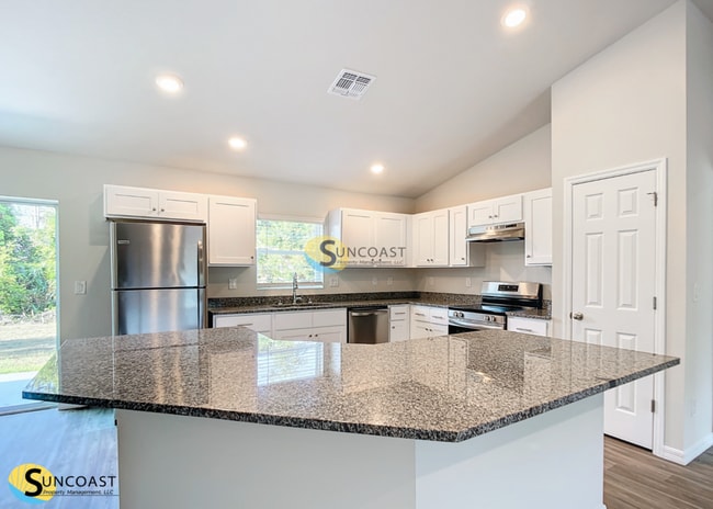 Photo - 303 Chiquita Blvd N