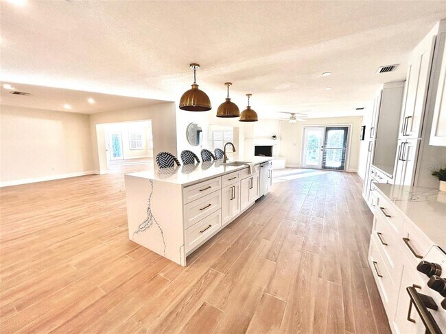 Photo - 17310 Rosa Lee Way