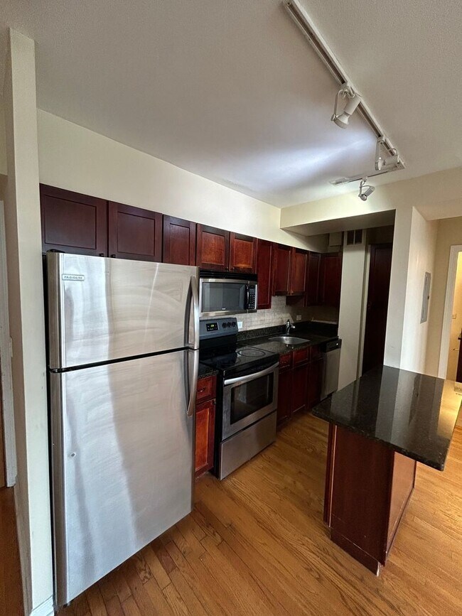 Photo - 4180 N Marine Dr Unit 507