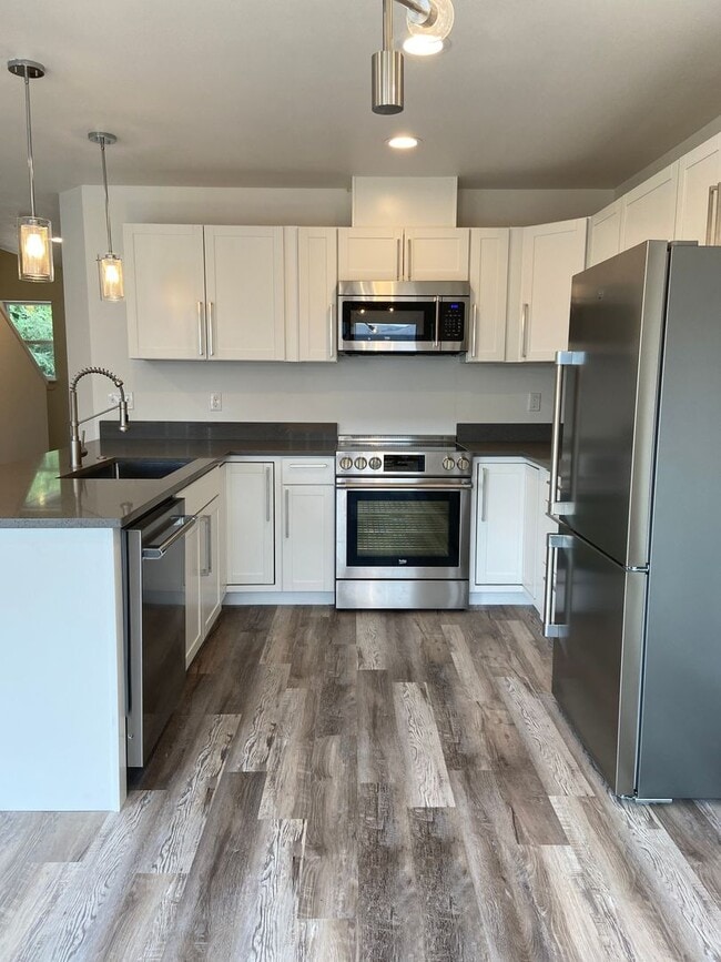 Building Photo - 2619 E 14th St Unit B