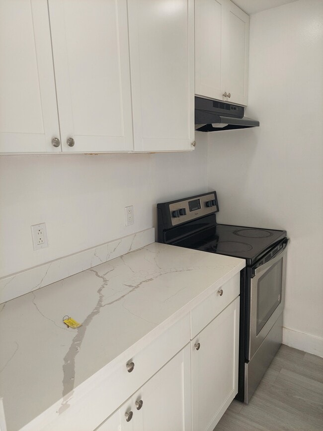 Building Photo - 2319 Johnson St Unit 4